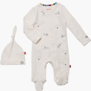 Magnetic Me Beary Special Delivery Organic Magnetic Footie with Hat Premie